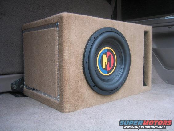 img_0056.jpg custom 1.5'' MDF box, 3'' wide side port, tan carpet and diamondplate accents