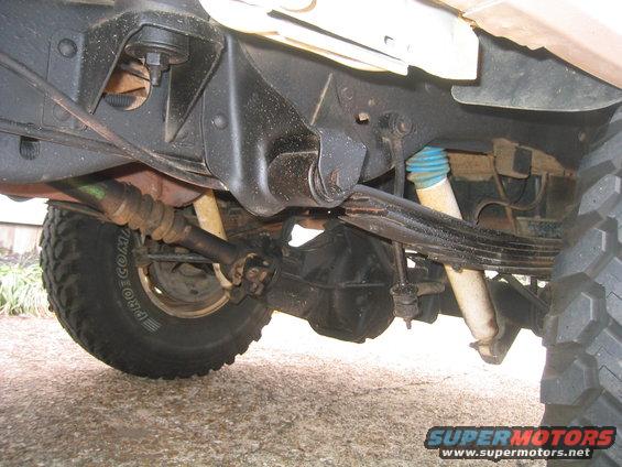 img_0182.jpg more of the frame rail, shackes, and leaf springs (after)