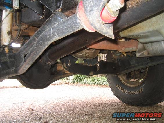 img_0185.jpg backside of the front axle and driveshaft (after)