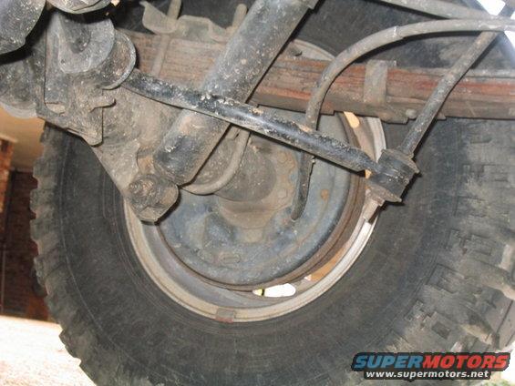 leaf-spring--and-brake.jpg leaf springs and shackles before