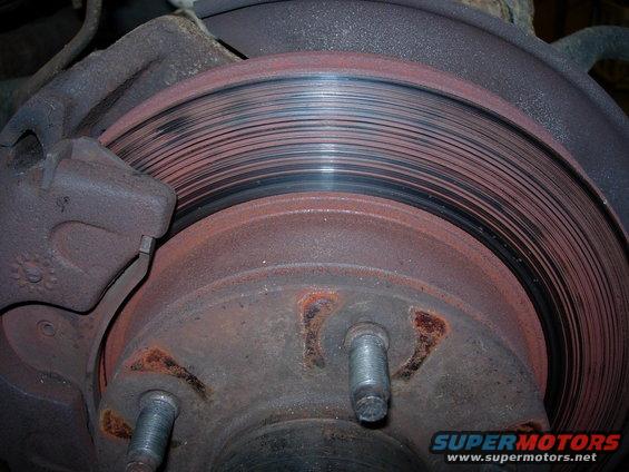 Passengers side disk.  Not really grooved.    Shiney part is where pads made contact with the rotor.   The rust part is higher than the shiney part.