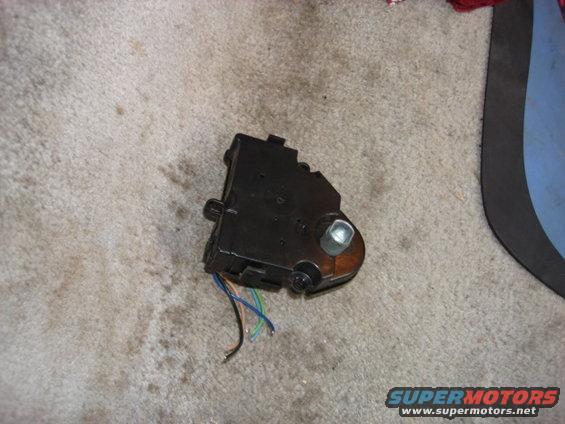blendmotor3.jpg here is the back of a newer motor pac for the door. the ac/heat and the rear ac/heater is the same motor.
