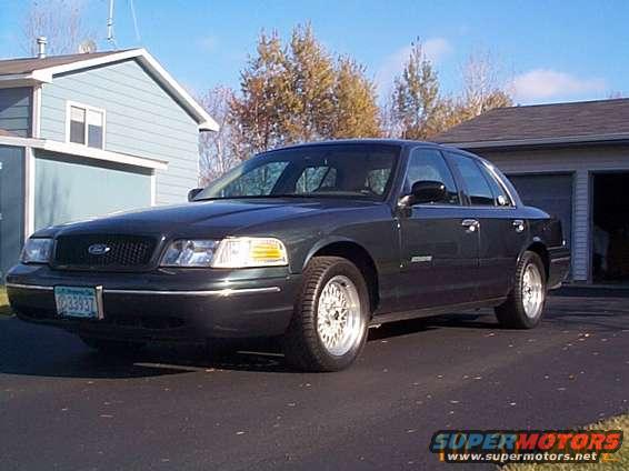 Dark green 1998 Ford Crown Victoria sedan, front 3/4 view