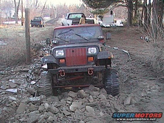 hpnx0105.jpg stuck jeep
