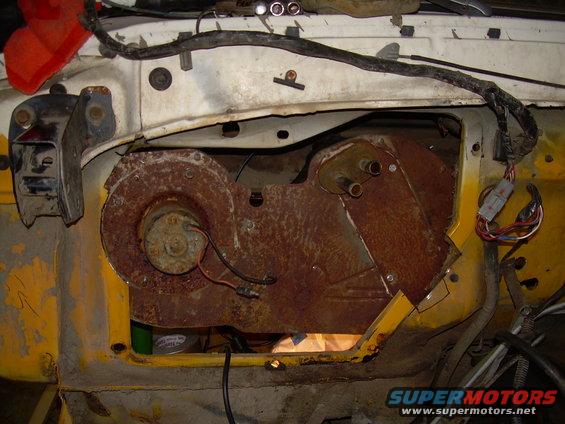 "New" heater box in, still need to cut a piece of sheetmetal to cover a/c hole.  Needs a new blower motor, too.