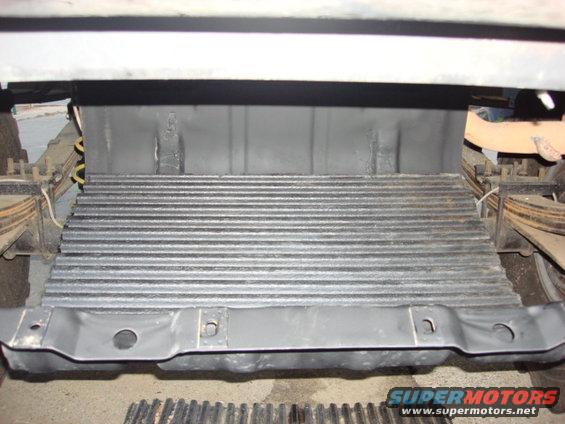 notank4.jpg i put the bed liner on the bottom of the skid plate..