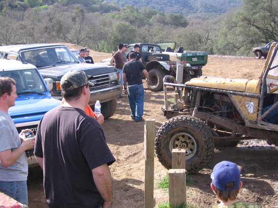 img_0689.jpg Wo chick driver! Please don't hit my truck! I really think that old FJ was just looking for some new young FJ @$$.