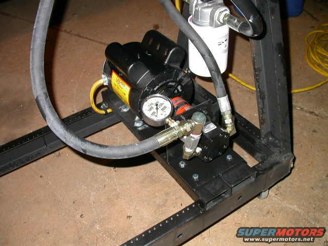dscn5399.jpg Home made power pack installed.