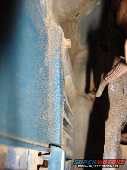 dsc00895.jpg this is the space the EEC should fit in.