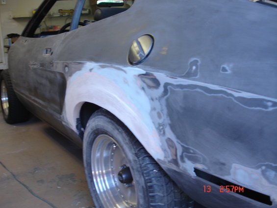 dsc01027.jpg Reshaping the left rear fenderwell 
View 2