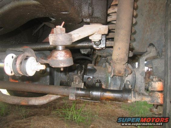 steering-002.jpg Stock '79 Bronco. Note missing rubber boot