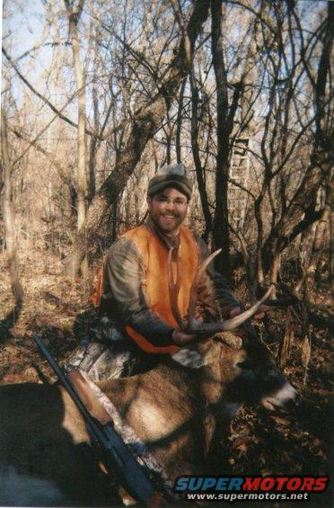 06hugebuck3.jpg Shot at ~15 yards...through a hole I picked out in the scope somewhere in that brush!