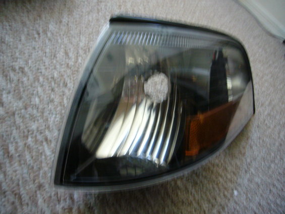 Black corner light assembly with amber turn signal