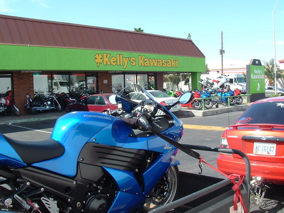 dscf0143.jpg Poser shot for the dealership where I bought the bike.  I didn't go back to the original dealership because they are closed on Mondays.  I paid the same OTD price again of $12k.