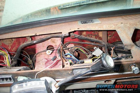 Dashboard wiring harness and components in a vehicle