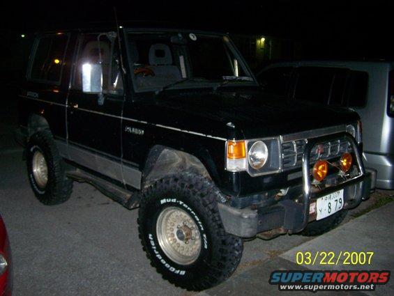 pajero-ds-night.jpg driver side of the pajero with 33's and a 3 inch body lift
