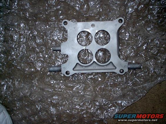 Four-barrel carburetor spacer with dual intake ports