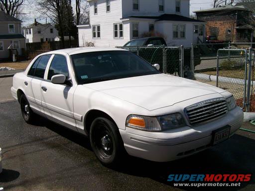 White 1999 Ford Crown Victoria, 3/4 front view