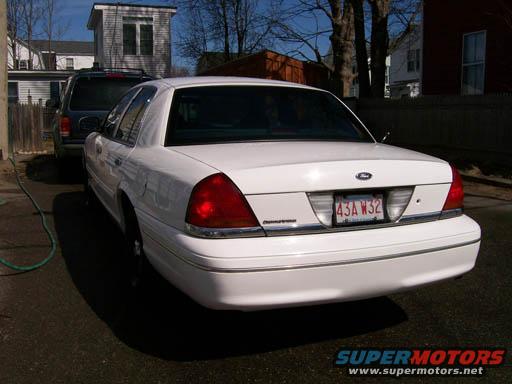Rear view of a white 1999 Ford Crown Victoria with license plate 43A W32