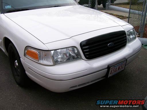 White 1999 Ford Crown Victoria front view with black grille and license plate 43A W32