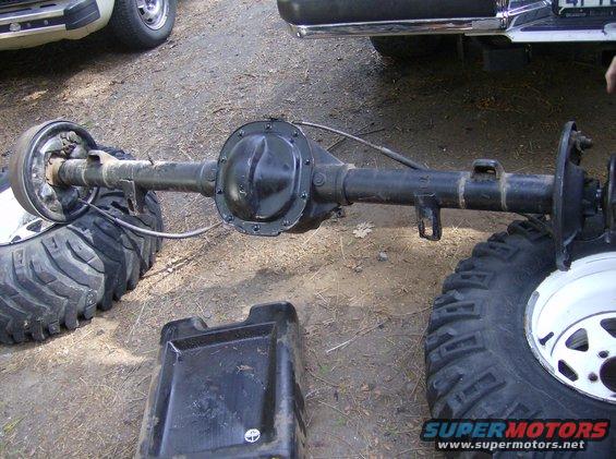 hpim0329.jpg will have to replace the backing plate and brakes on the right side.