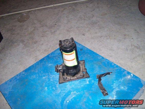 101_0077.jpg OEM bottle Jack