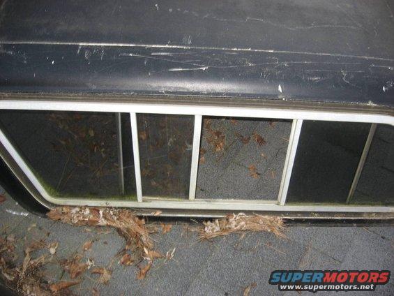 picture32.jpg '79 Bronco hard top 
sliding glass window