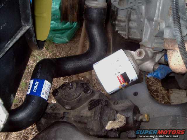 engine41.jpg Shorter oil filter clears stering box and hoses