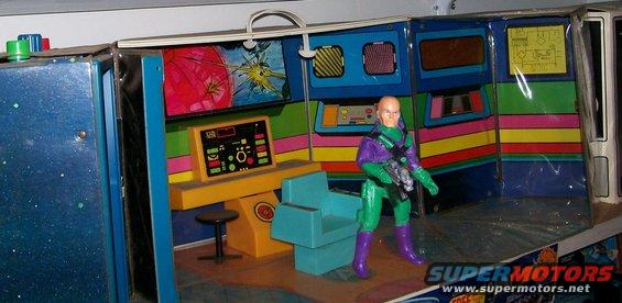 luthor-on-trek-bridge.jpg 