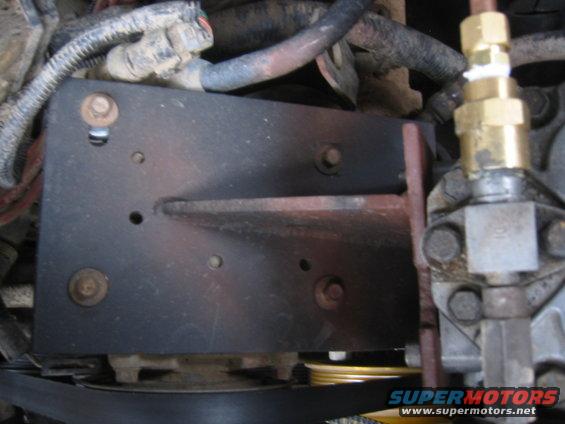 york-mount-4.jpg the stock A/C compressor doesn't have a rectangular mounting bolt pattern. oopse. pand i need to clean up the excess bracket. i'll do that later.