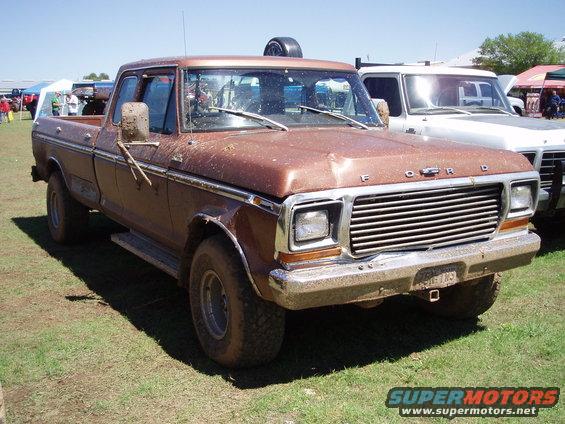 Brown 1978 Ford F-Series pickup truck, front 3/4 view