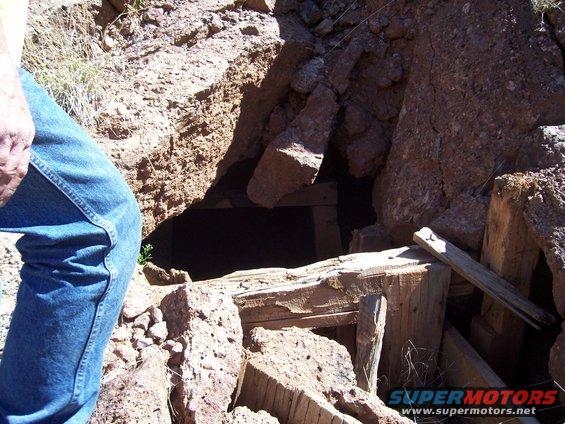 102_0700.jpg another mine. had to crawl through the entrance.