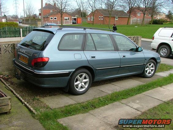 Blue 2001 Peugeot 406 station wagon parked on a driveway