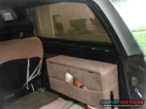 cargo-box.jpg cargo box
ford explorer Steel horse box