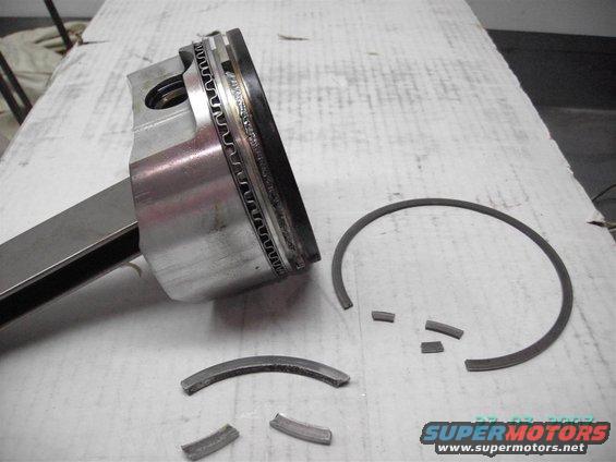 pict0763-(large).jpg #4 piston, explains the 60% leakdown
The cylinder wall is fine