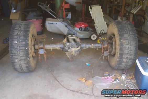 Rear axle assembly with large tires