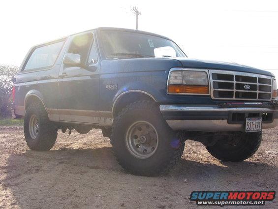 Blue 1996 Ford Bronco 3q-front view