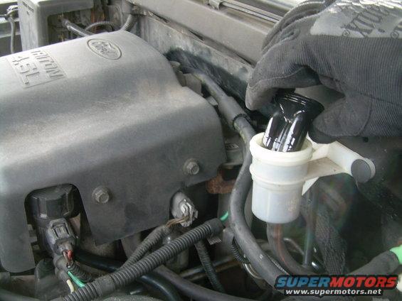 4-clutch-fluid-cap-and-rubber.jpg 