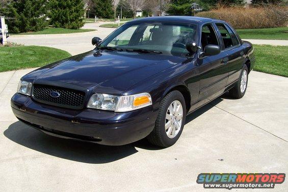 Dark blue 2003 Ford Crown Victoria sedan, front 3/4 view