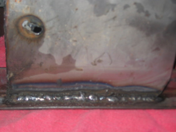 Welded metal part with a hole