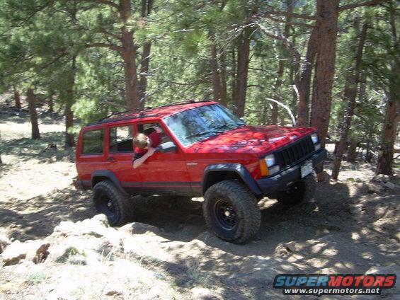 lefthand-41404017.jpg slightly blurry, but a shot of my jeep doing the same obstacle the blue TJ just did