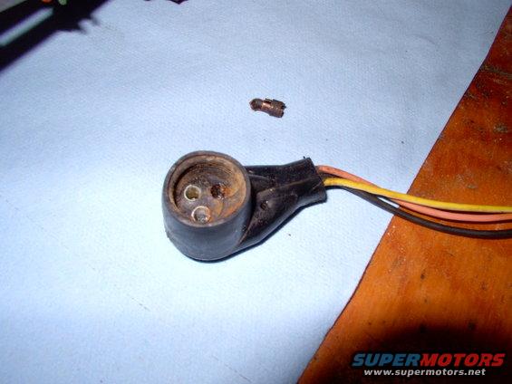 img_0413.jpg Here's a shot of the empty socket and the broken off clip lying beside it. I wouldn't go to the trouble, but these are just NLA at the stealership and they were always rare, not being the more common 3 5/8" tank opening sender unit.