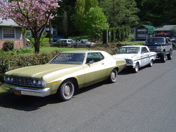 Moved my other running fords to the street so i could work on the new bronco a little