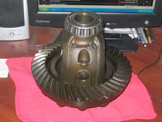 Differential gear set with visible casting numbers