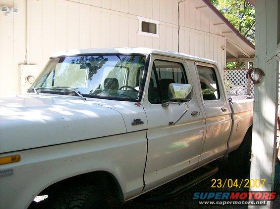White 1978 Ford F-250 crew cab pickup truck, 3/4 front view