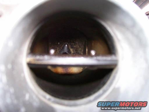 Throttle body interior with butterfly valve