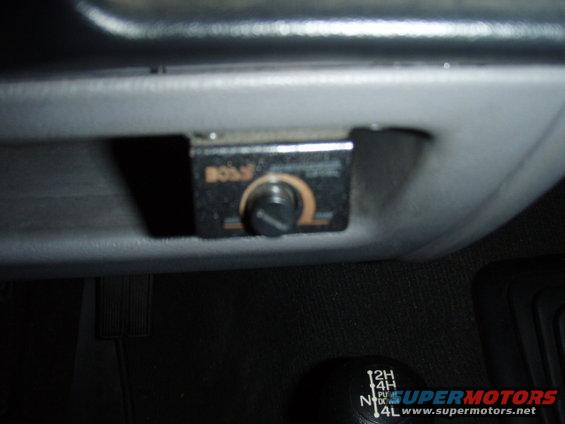 p4241168.jpg WIRE REMOTE CONTROL FOR C600 AMPLIFIER, CONTROLS INTENSITY OF THE SUBWOOFER 