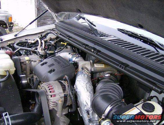 Engine bay of a 2000 Ford F-250, showing the Power Stroke diesel engine
