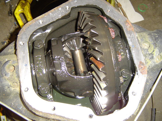 13107-125.jpg Suprise!!  its still full of oil