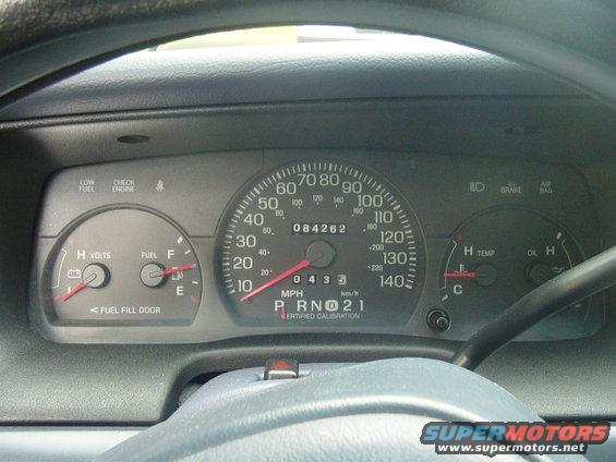 Dashboard gauges including speedometer, fuel, volts, and temperature. Odometer reads 084262